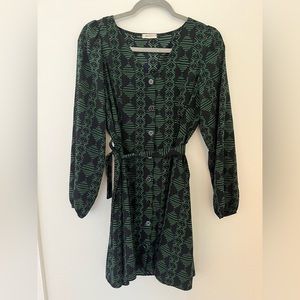 Everly button dress. Beautiful patter of green and very dark blue. Size M.
